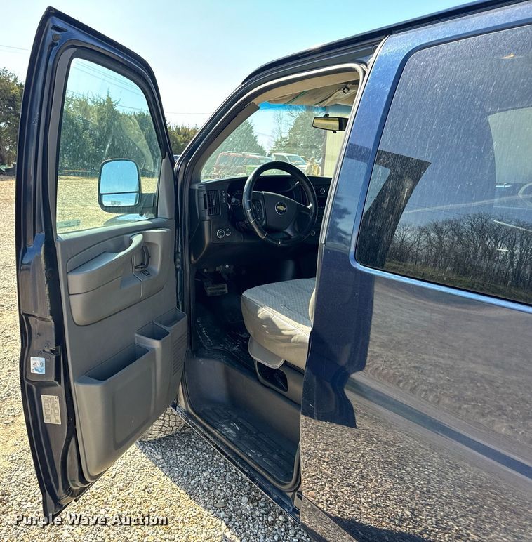 image for item EH6627 2010 Chevrolet Express van