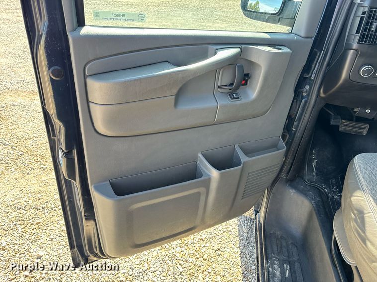 image for item EH6627 2010 Chevrolet Express van