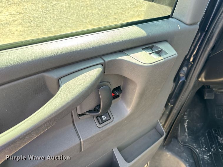 image for item EH6627 2010 Chevrolet Express van