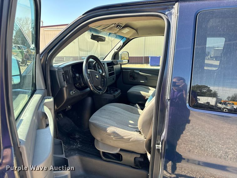 image for item EH6627 2010 Chevrolet Express van