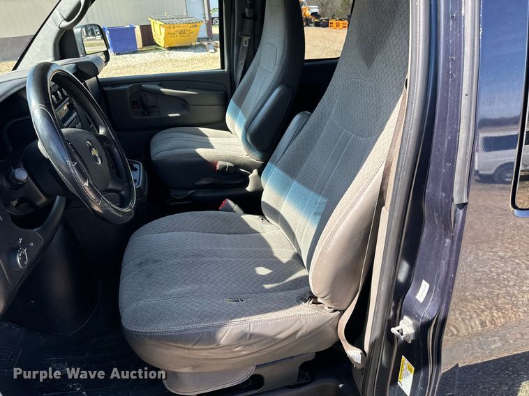 image for item EH6627 2010 Chevrolet Express van