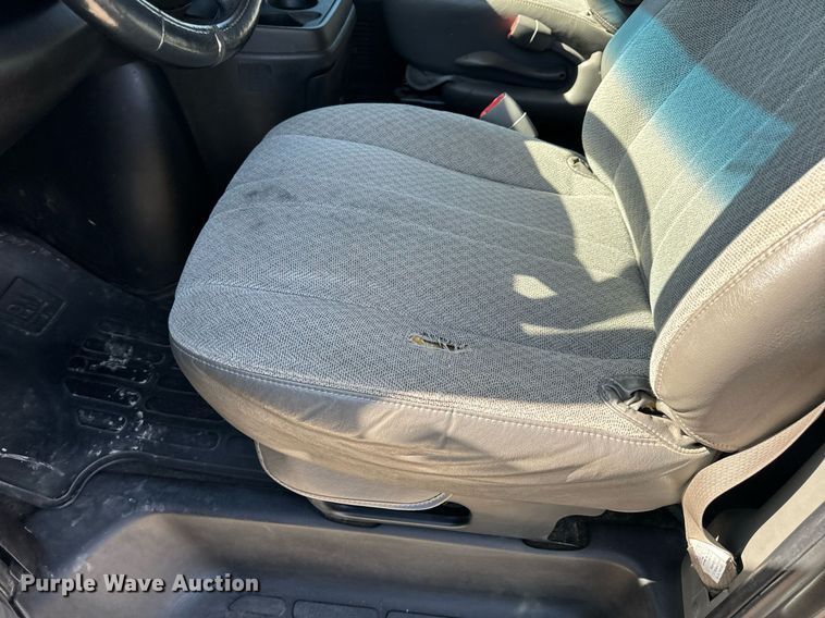 image for item EH6627 2010 Chevrolet Express van