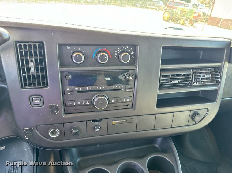 image for item EH6627 2010 Chevrolet Express van