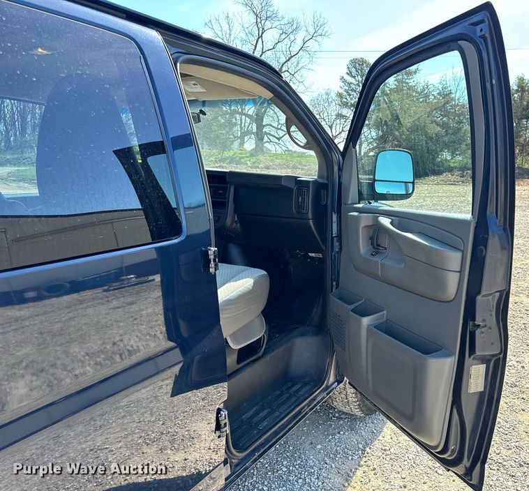 image for item EH6627 2010 Chevrolet Express van