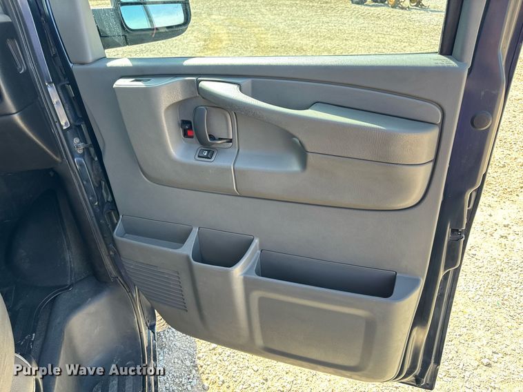 image for item EH6627 2010 Chevrolet Express van