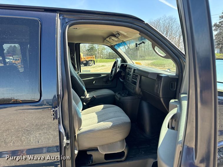 image for item EH6627 2010 Chevrolet Express van