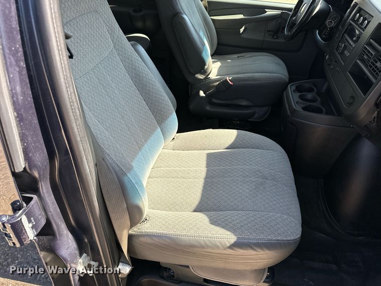 image for item EH6627 2010 Chevrolet Express van