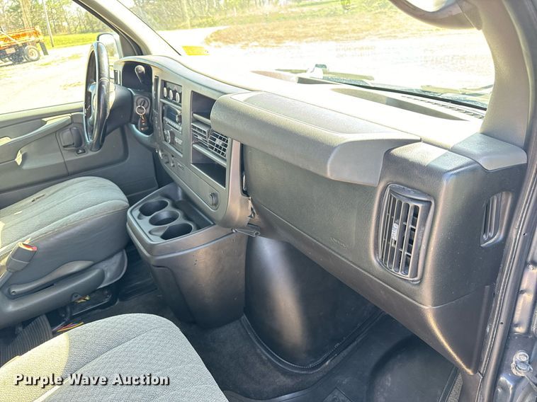 image for item EH6627 2010 Chevrolet Express van