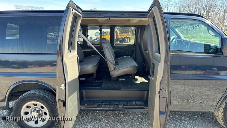 image for item EH6627 2010 Chevrolet Express van