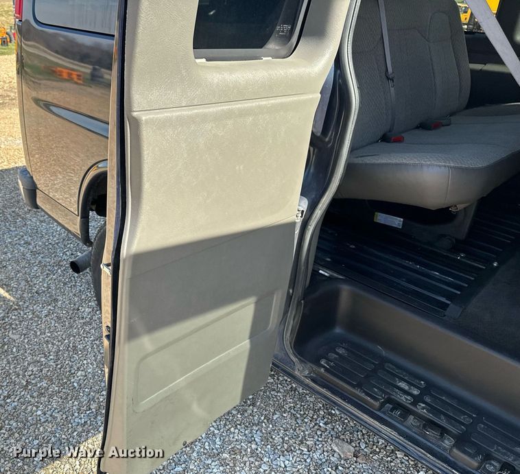 image for item EH6627 2010 Chevrolet Express van