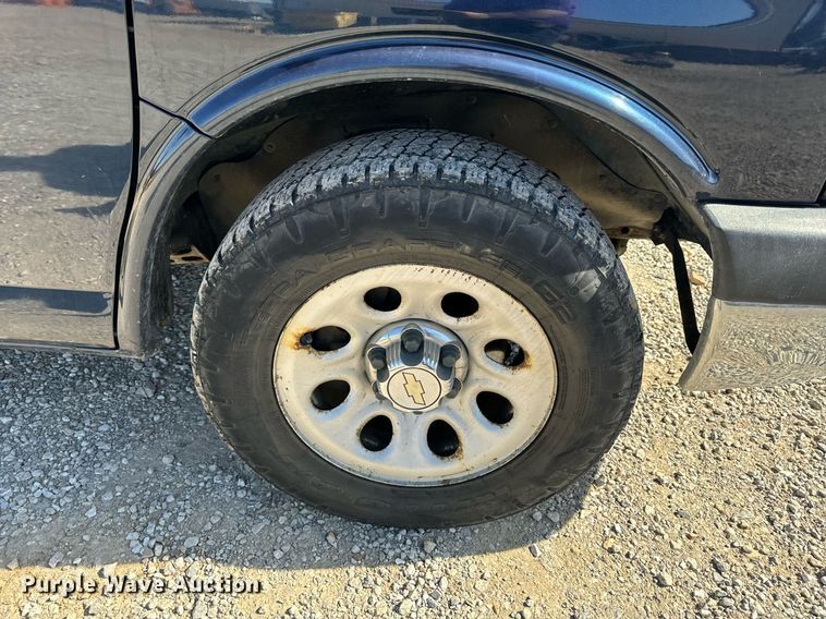 image for item EH6627 2010 Chevrolet Express van