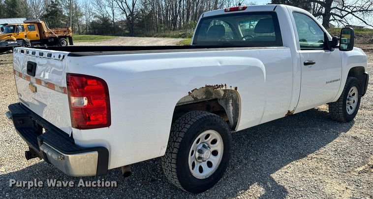 image for item EH6630 2007 Chevrolet Silverado 1500 pickup truck