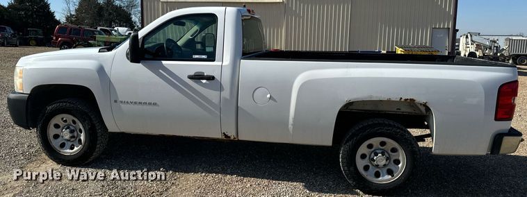 image for item EH6630 2007 Chevrolet Silverado 1500 pickup truck