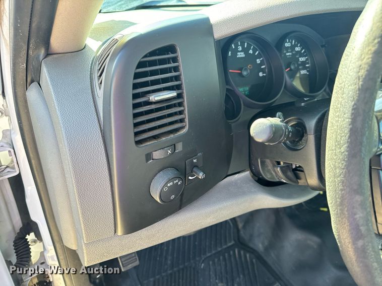 image for item EH6630 2007 Chevrolet Silverado 1500 pickup truck