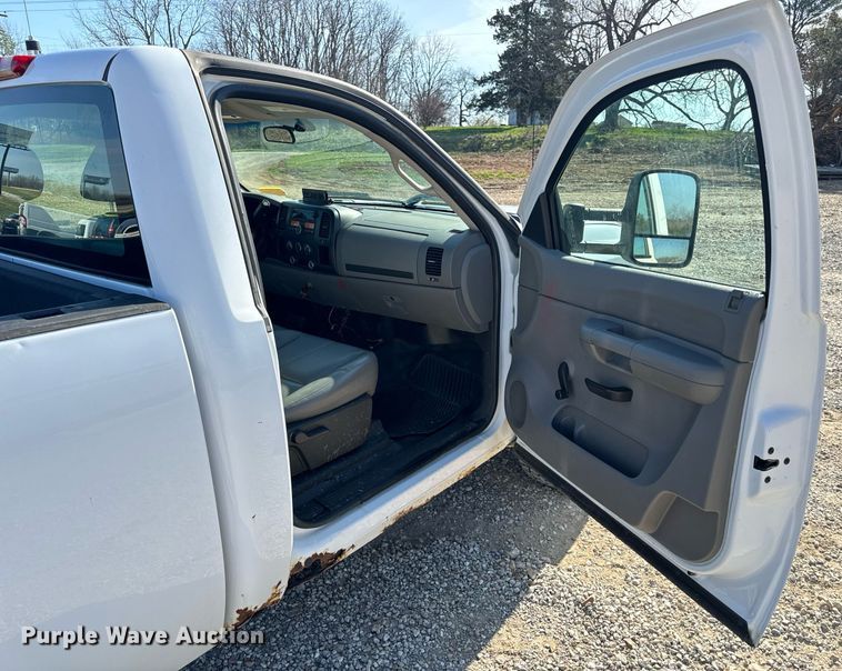 image for item EH6630 2007 Chevrolet Silverado 1500 pickup truck