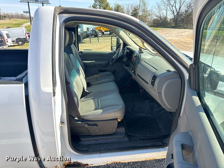 image for item EH6630 2007 Chevrolet Silverado 1500 pickup truck