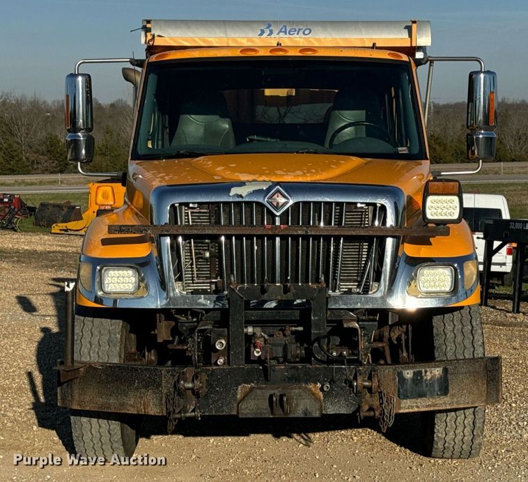 image for item EH6633 2005 International 7400 dump truck