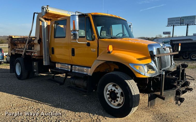 image for item EH6633 2005 International 7400 dump truck