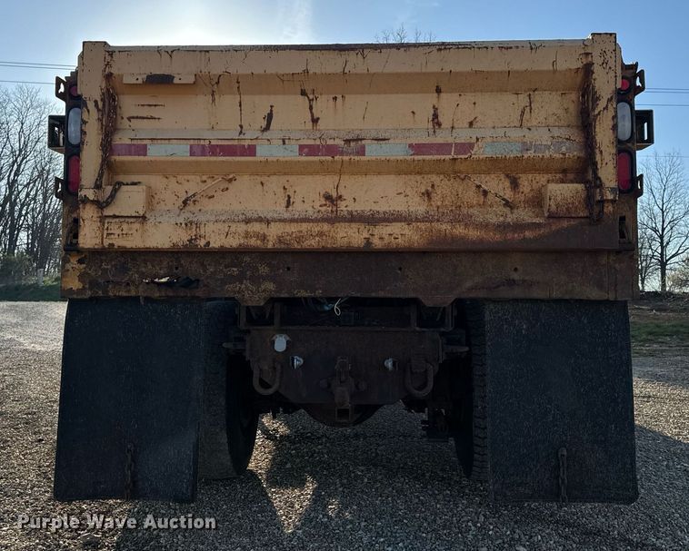 image for item EH6633 2005 International 7400 dump truck