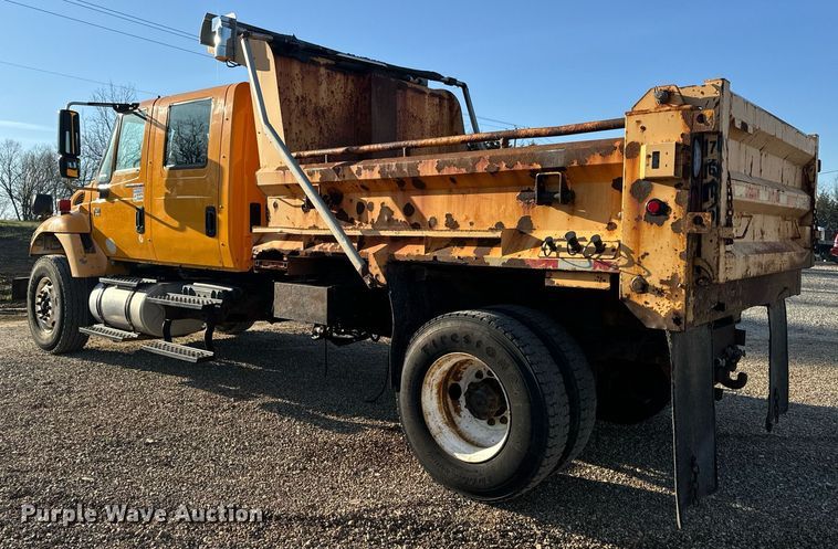 image for item EH6633 2005 International 7400 dump truck