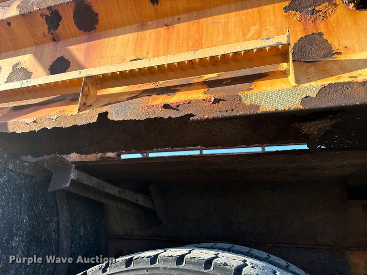 image for item EH6633 2005 International 7400 dump truck