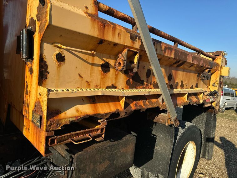 image for item EH6633 2005 International 7400 dump truck