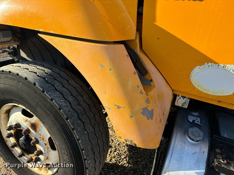 image for item EH6633 2005 International 7400 dump truck