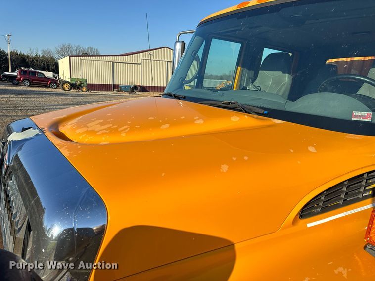 image for item EH6633 2005 International 7400 dump truck