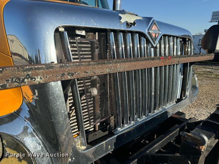 image for item EH6633 2005 International 7400 dump truck