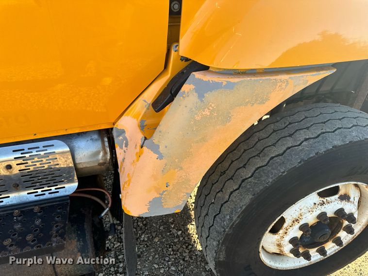 image for item EH6633 2005 International 7400 dump truck