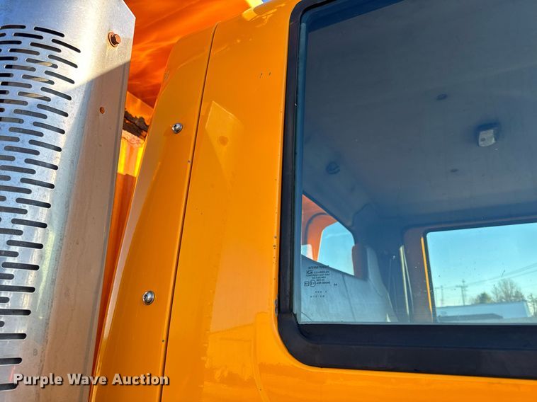 image for item EH6633 2005 International 7400 dump truck