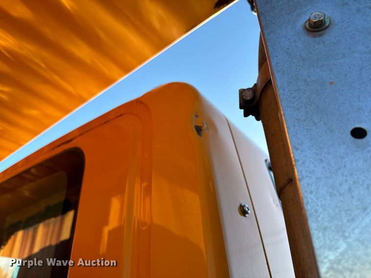 image for item EH6633 2005 International 7400 dump truck