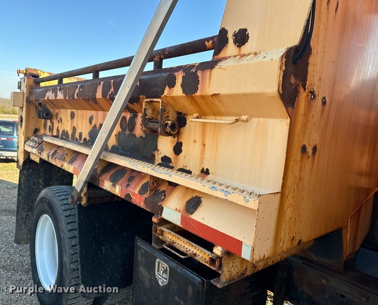 image for item EH6633 2005 International 7400 dump truck