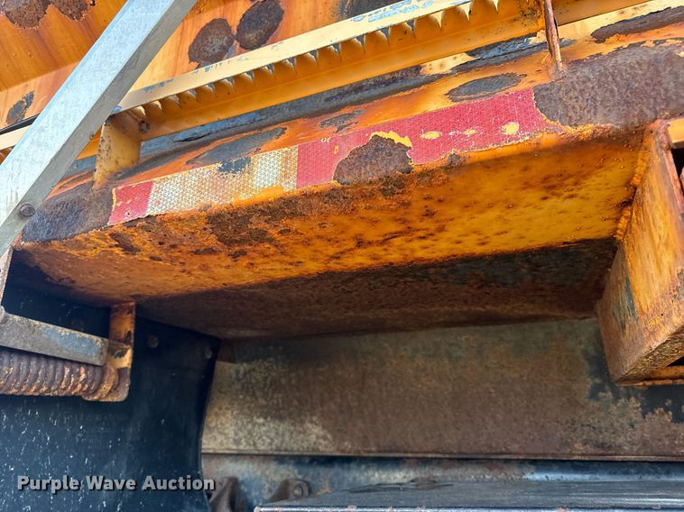 image for item EH6633 2005 International 7400 dump truck