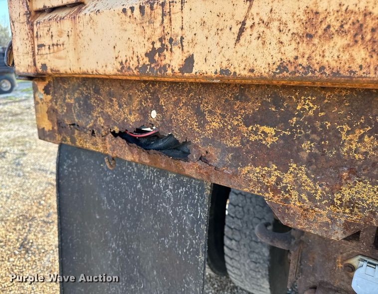 image for item EH6633 2005 International 7400 dump truck