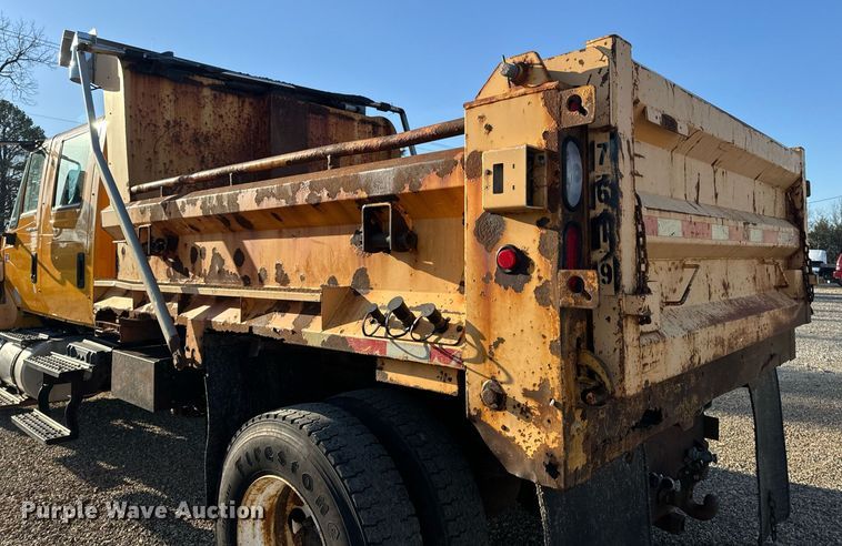 image for item EH6633 2005 International 7400 dump truck