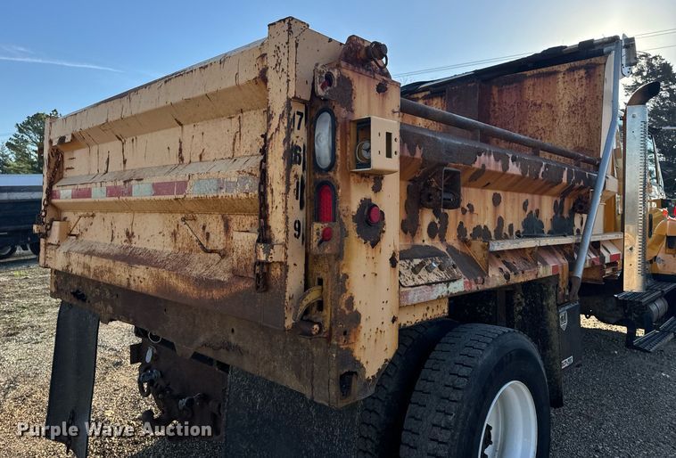 image for item EH6633 2005 International 7400 dump truck