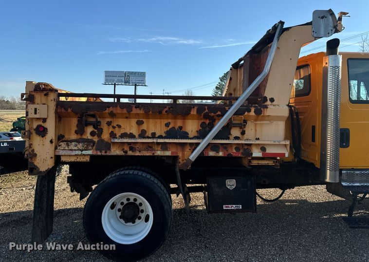 image for item EH6633 2005 International 7400 dump truck