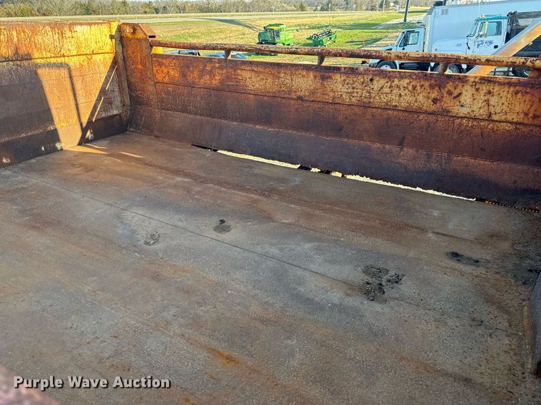 image for item EH6633 2005 International 7400 dump truck