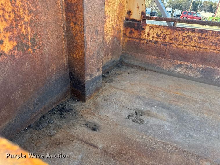 image for item EH6633 2005 International 7400 dump truck