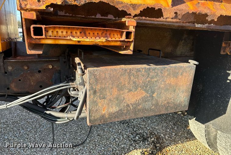 image for item EH6633 2005 International 7400 dump truck