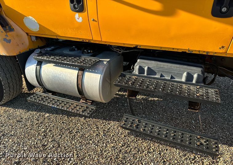 image for item EH6633 2005 International 7400 dump truck