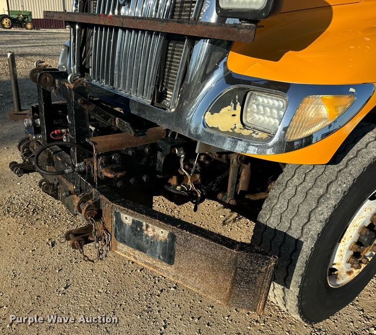 image for item EH6633 2005 International 7400 dump truck