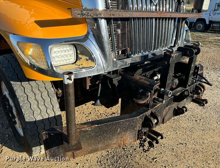 image for item EH6633 2005 International 7400 dump truck