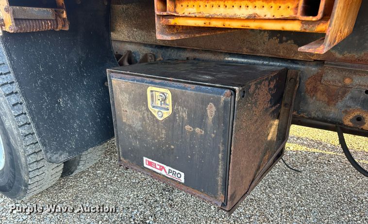 image for item EH6633 2005 International 7400 dump truck