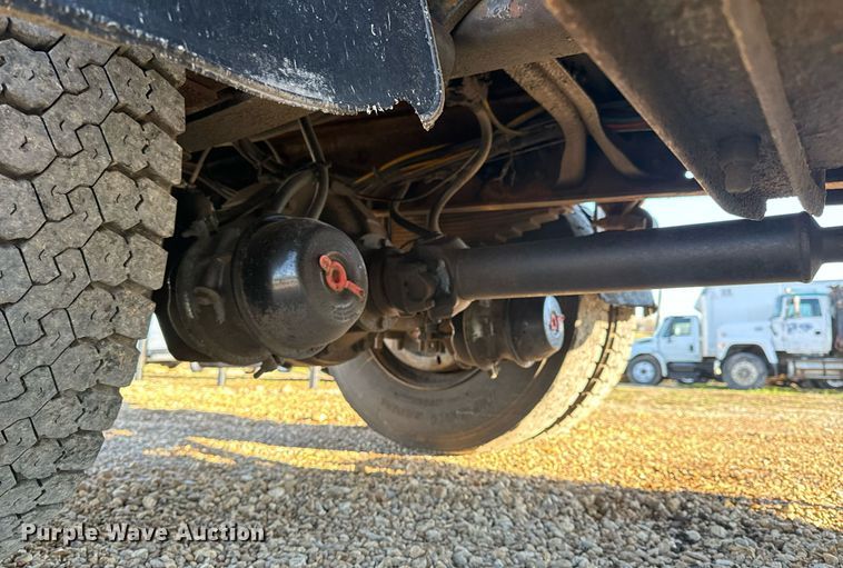 image for item EH6633 2005 International 7400 dump truck