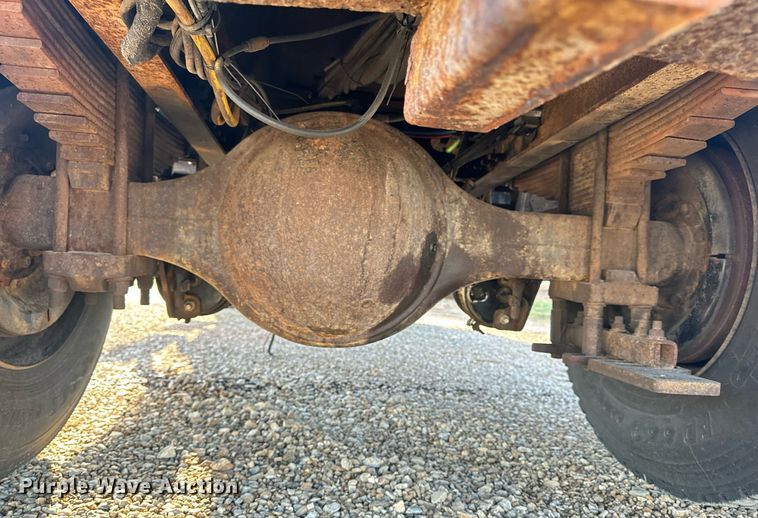 image for item EH6633 2005 International 7400 dump truck