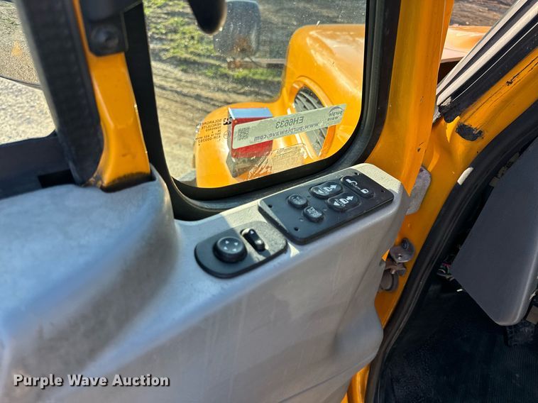 image for item EH6633 2005 International 7400 dump truck