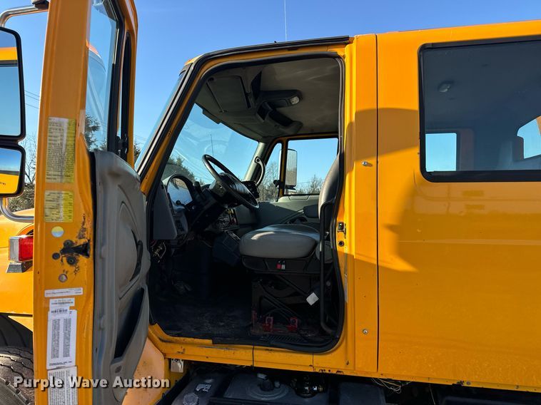 image for item EH6633 2005 International 7400 dump truck