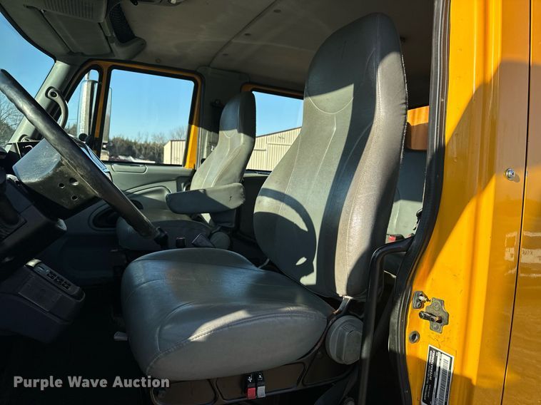 image for item EH6633 2005 International 7400 dump truck